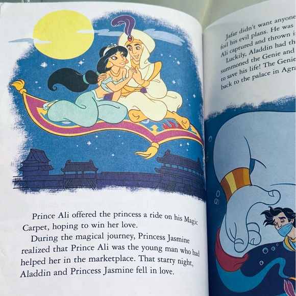 Disney Aladdin Golden Book - Picture 4 of 5